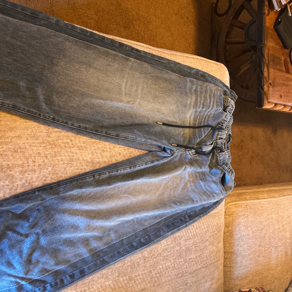 Judy Blue Relaxed Fit Women’s sweatpant jeans.  Light weight chambray style.